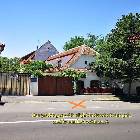 Bike House - 250-Year-Old Restored House In A Quiet Area Braşov Buitenkant foto