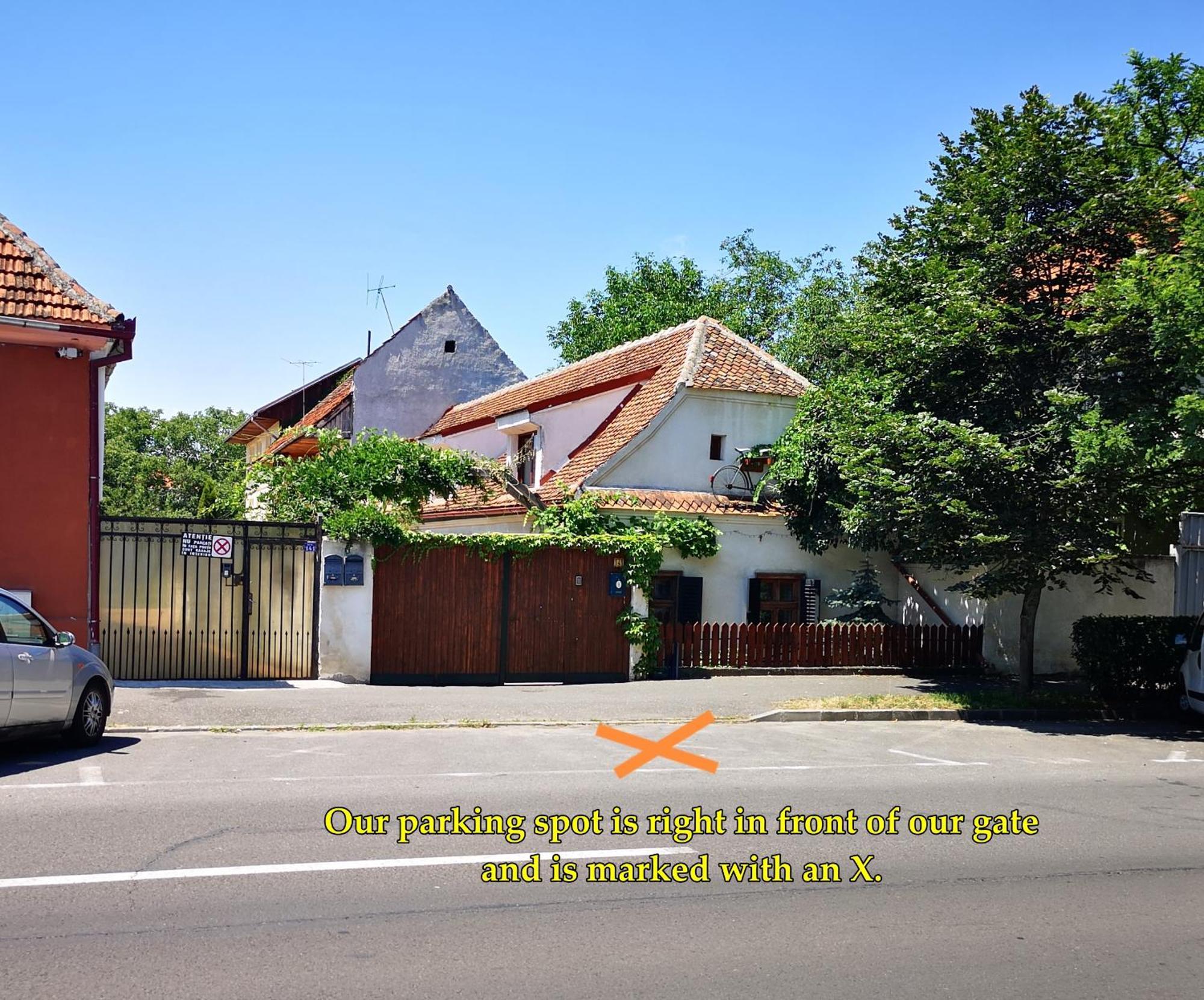 Bike House - 250-Year-Old Restored House In A Quiet Area Braşov Buitenkant foto