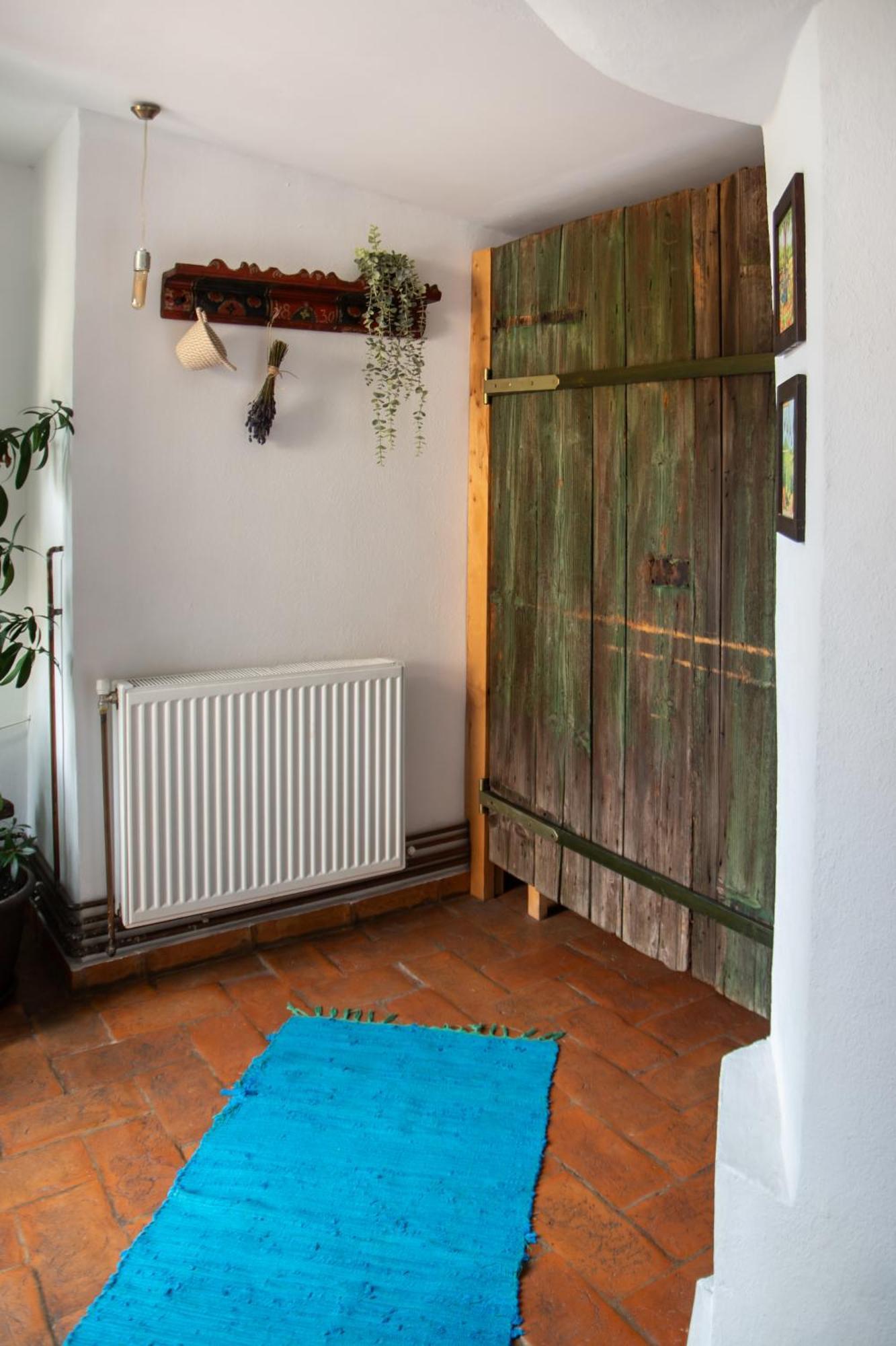 Bike House - 250-Year-Old Restored House In A Quiet Area Braşov Buitenkant foto