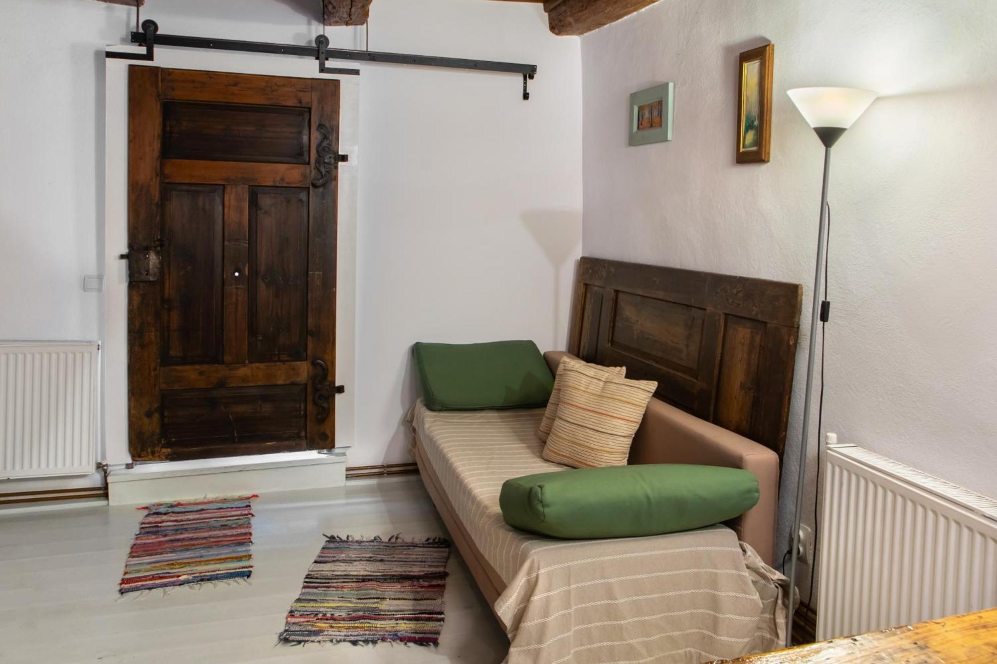 Bike House - 250-Year-Old Restored House In A Quiet Area Braşov Buitenkant foto