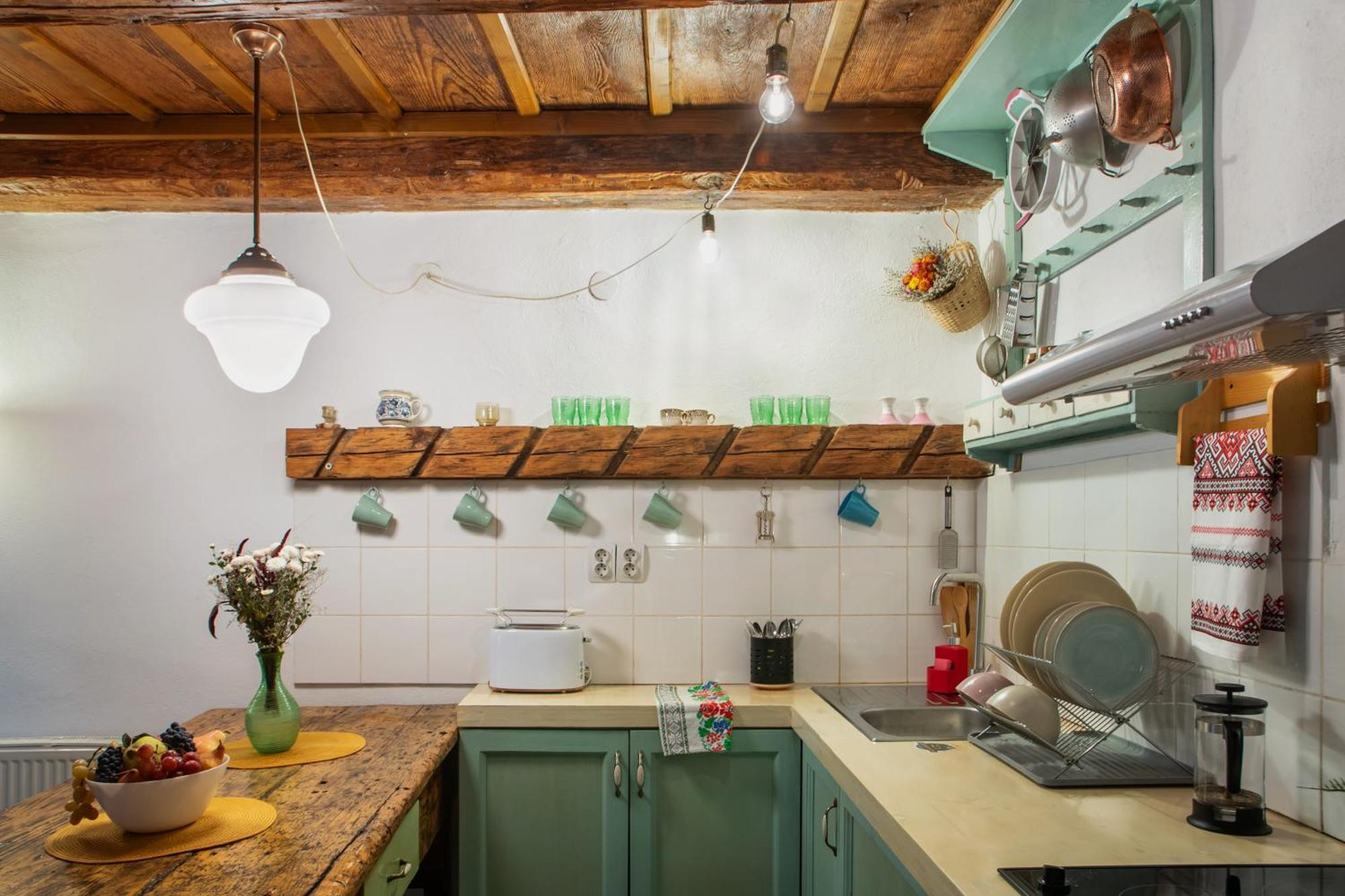 Bike House - 250-Year-Old Restored House In A Quiet Area Braşov Buitenkant foto