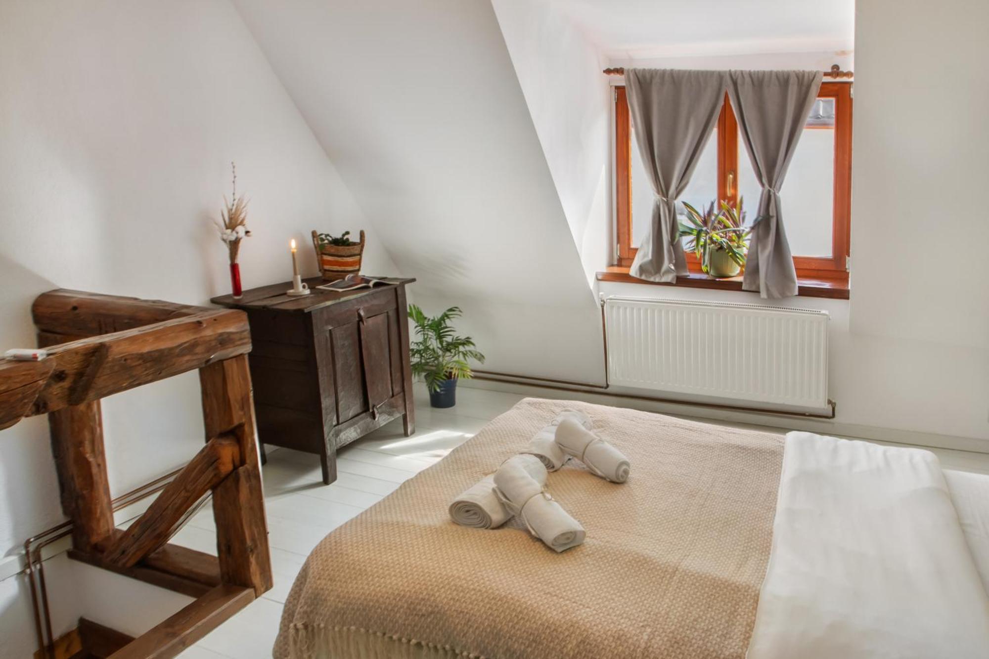 Bike House - 250-Year-Old Restored House In A Quiet Area Braşov Buitenkant foto