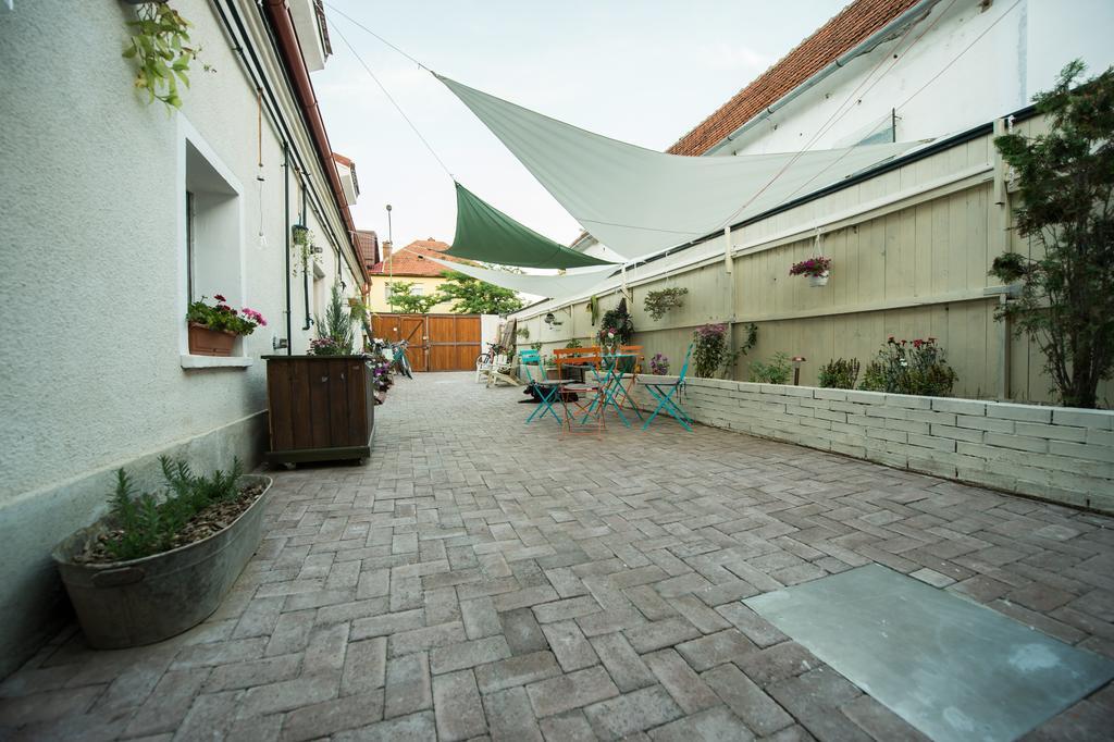 Bike House - 250-Year-Old Restored House In A Quiet Area Braşov Buitenkant foto