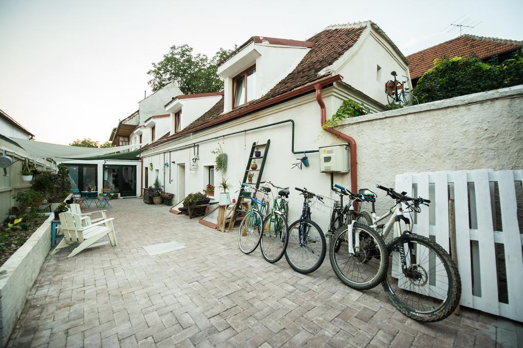 Bike House - 250-Year-Old Restored House In A Quiet Area Braşov Buitenkant foto