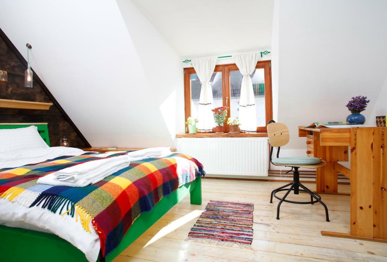 Bike House - 250-Year-Old Restored House In A Quiet Area Braşov Buitenkant foto