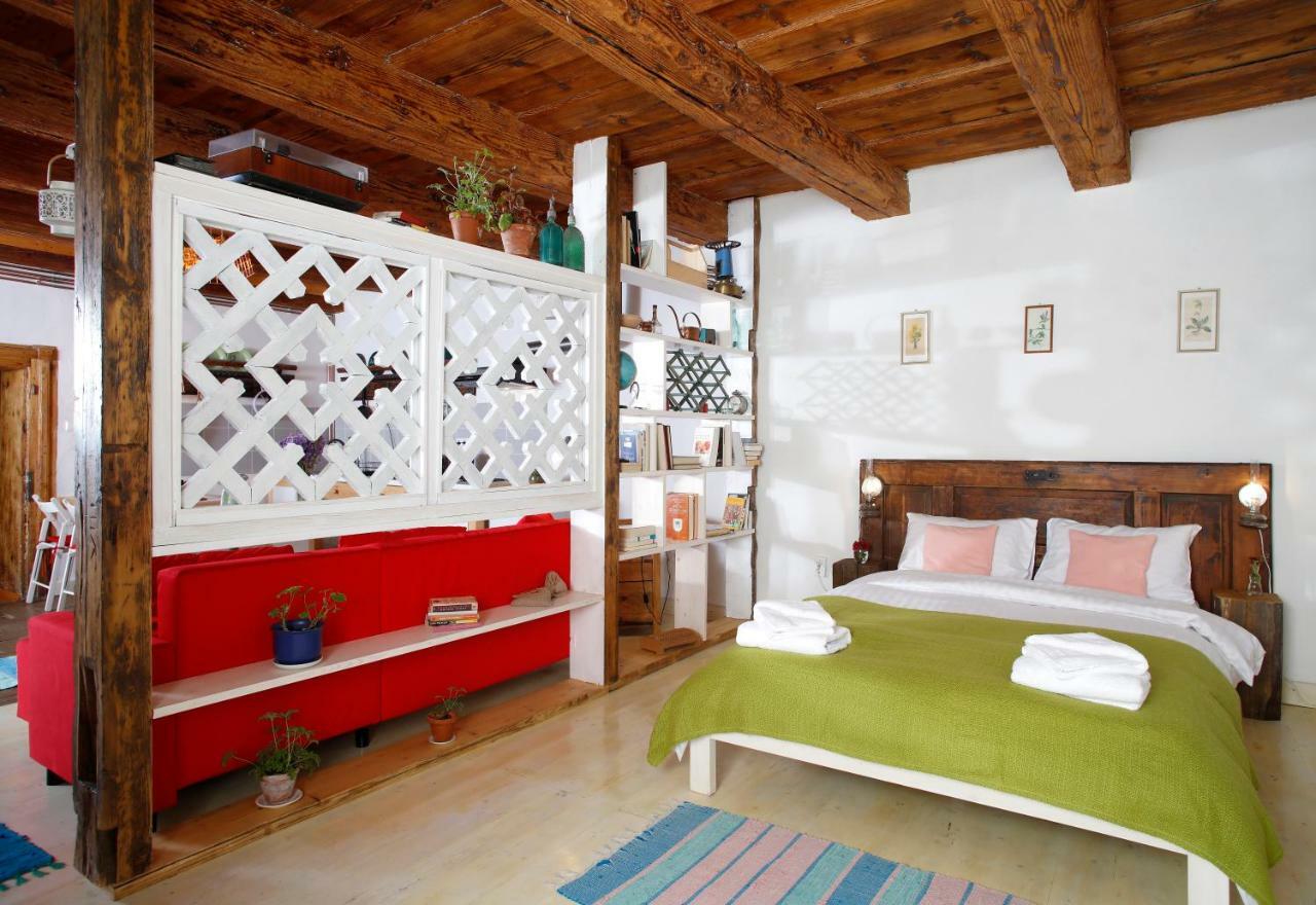Bike House - 250-Year-Old Restored House In A Quiet Area Braşov Buitenkant foto